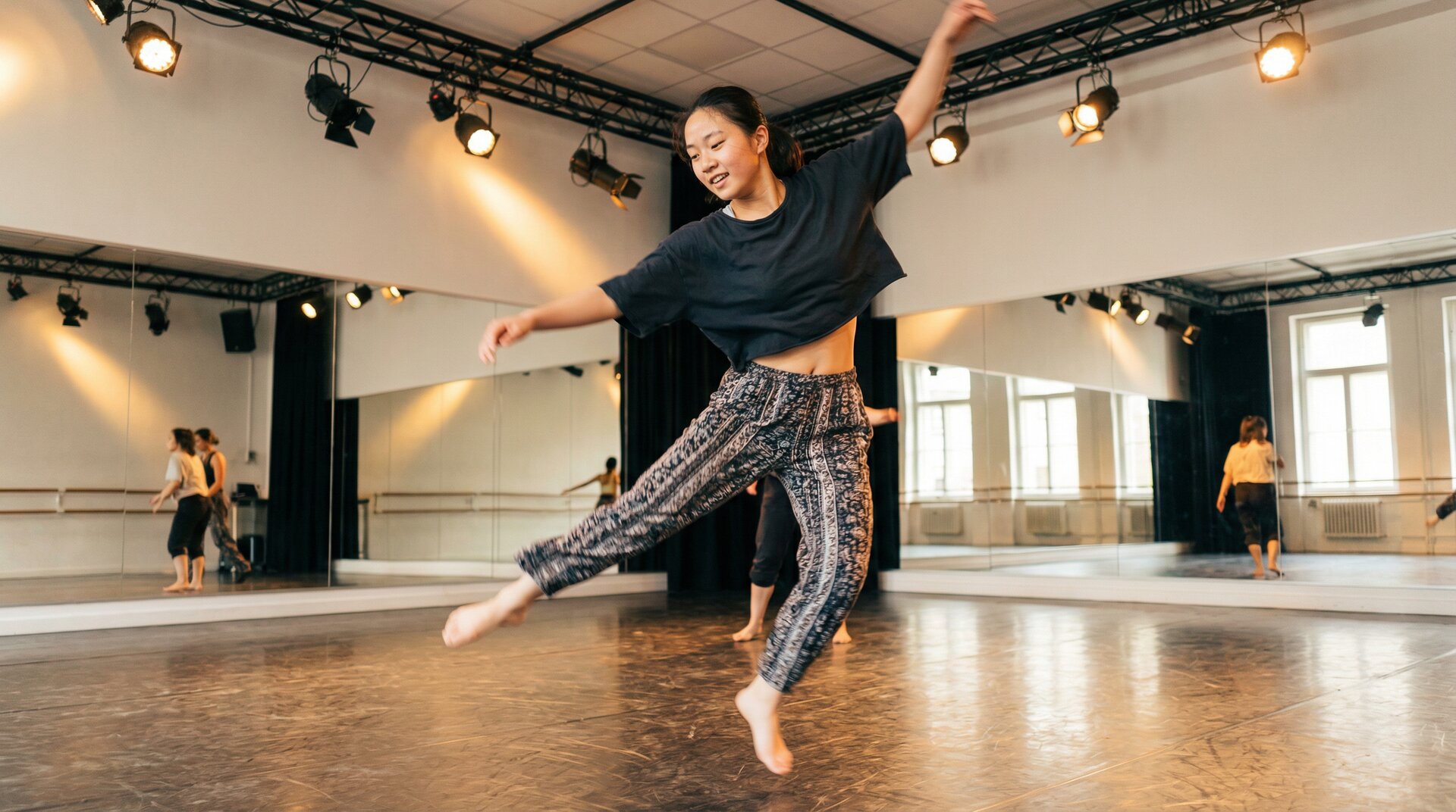 日本三级舞蹈视频